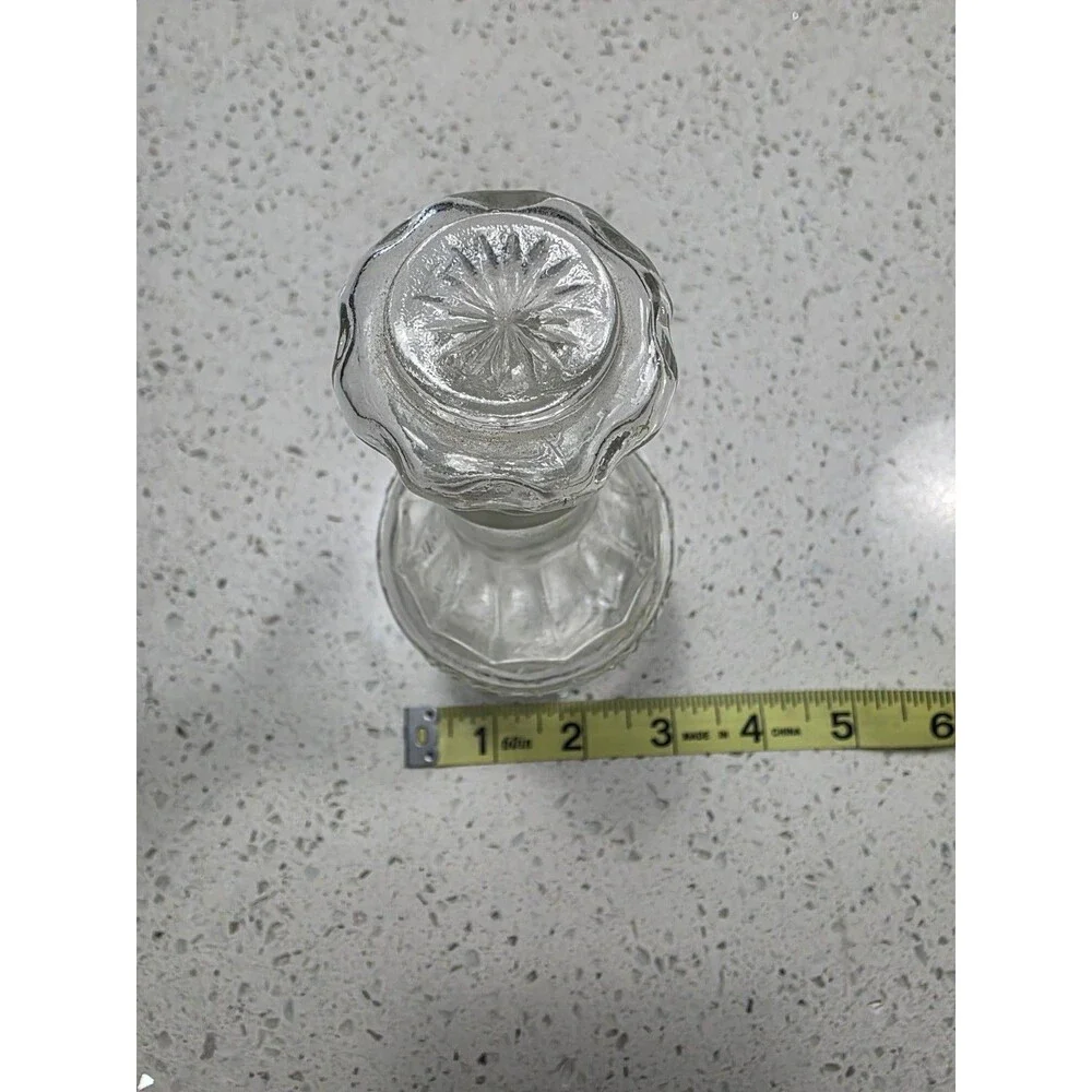 Mogen David Vintage Wine Small Decanter Beautiful waffle glass made in USA